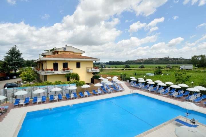 Foto Piscina Campagna - Hotel 3 stelle Dante Torgiano Perugia